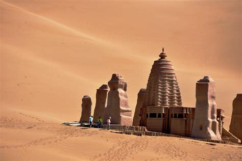 Desert tourism hot in early autumn - China.org.cn