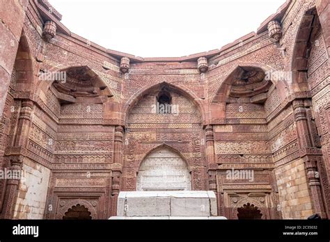 tomb of iltutmish Stock Photo - Alamy