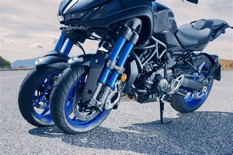 Yamaha presents the NIKEN 2018, an amazing highway motorcycle with 3 ...