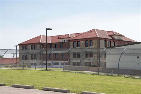 Number of incarcerated women in Kan. puts stress on lone prison