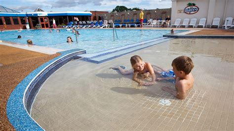 Lagoon Outdoor Pool | Things To Do - Beverley Holidays