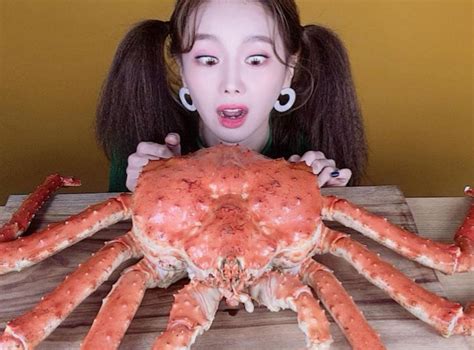 YouTuber Ssoyoung Is Being Accused of Animal Cruelty in Her Mukbangs