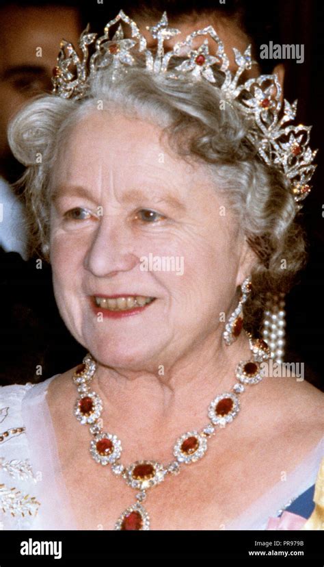 Queen of england tiara hi-res stock photography and images - Alamy