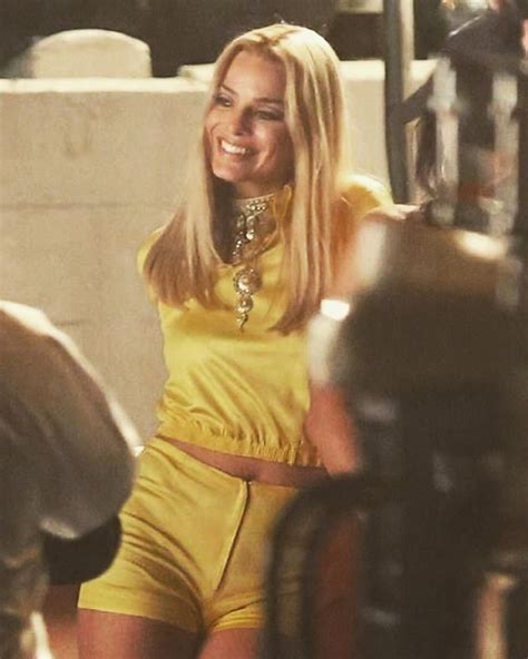 Margot Robbie on the set of Once Upon A Time In Hollywood (2019) | 60’s ...