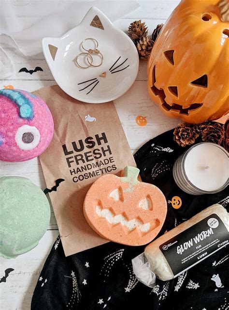 Lush Halloween Bath Bomb Haul 2019 - Violet Hollow | Halloween bath ...