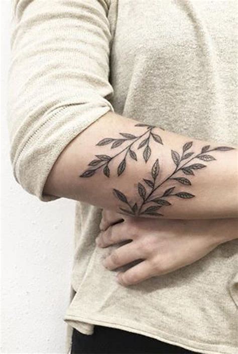 30 Delicate Flower Tattoo Ideas | Idée tatouage avant bras, Tatouage de ...