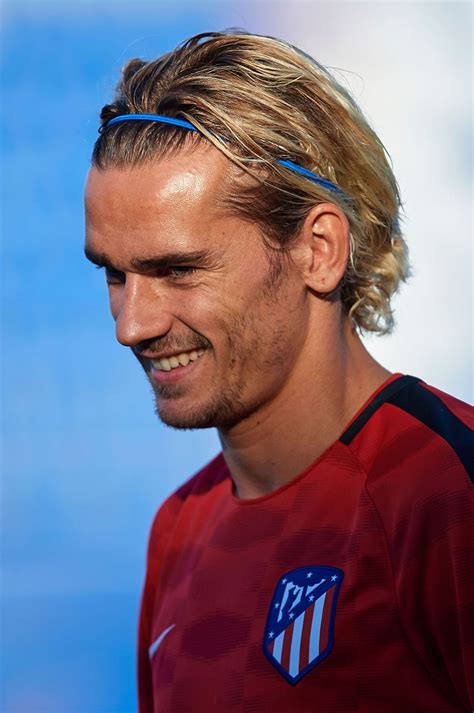 Ahhh !! Ce sourire ... | Antoine griezmann, Griezmann, Griezmann hair