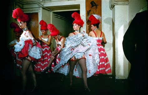 Amazing Color Photos of Cabaret Dancers at the Moulin Rouge in the late ...