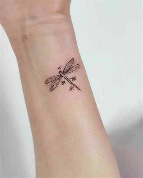 Aggregate more than 72 simple small dragonfly tattoo super hot - in ...