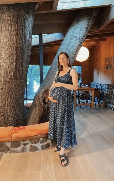 Bonnie wright pregnancy 🤰 | Bonnie wright, Bonnie, Fashion