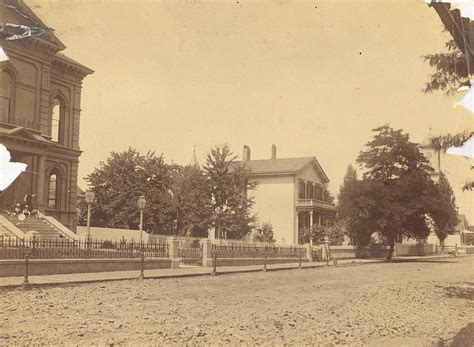 Old photos of architecture: Original Clackamas County Courthouse