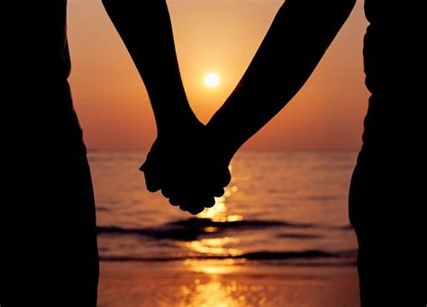 Couple Holding Hands Silhouette / Couples In Love Silhouettes Set ...