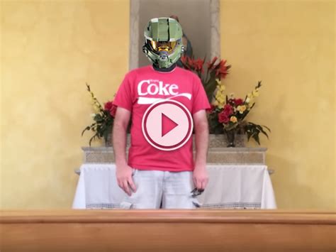 Guy sings the Halo theme alone using a church echo (Video)