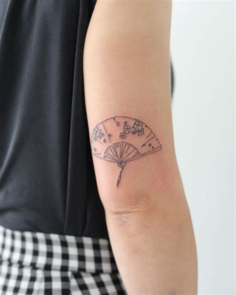 Hand Fan Tattoo by @sukilune - Tattoogrid.net