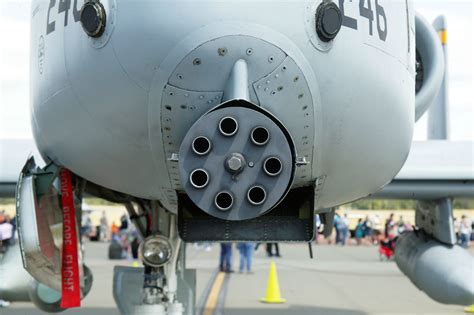 A-10 30 mm GAU-8/A Avenger Gatling cannon. [4604x2704] [OC] : GunPorn