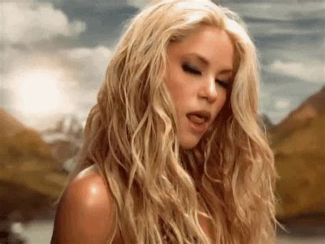 Shakira GIF - Find & Share on GIPHY