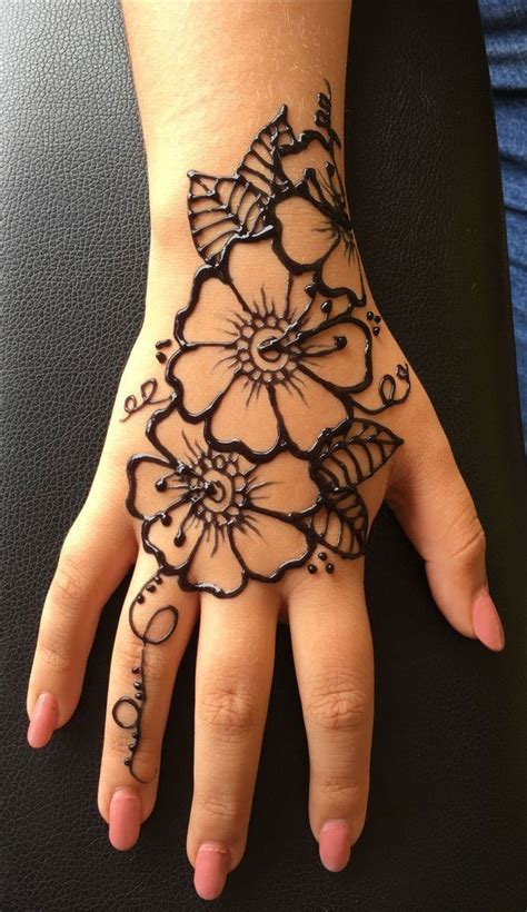 70 Minimal Henna Designs : Cute Large Flower I Take You | Wedding ...