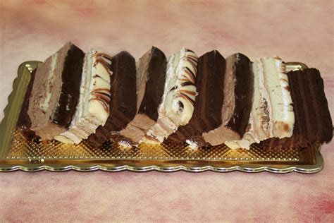 1600x900 wallpaper | brown and white cake slice | Peakpx