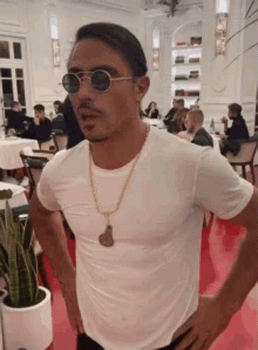 Salt Bae GIF - Salt Bae Nusret - Discover & Share GIFs