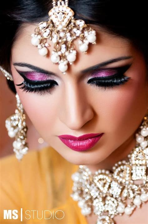 Very pretty! | Maquillaje de boda india, Tendencias de maquillaje ...