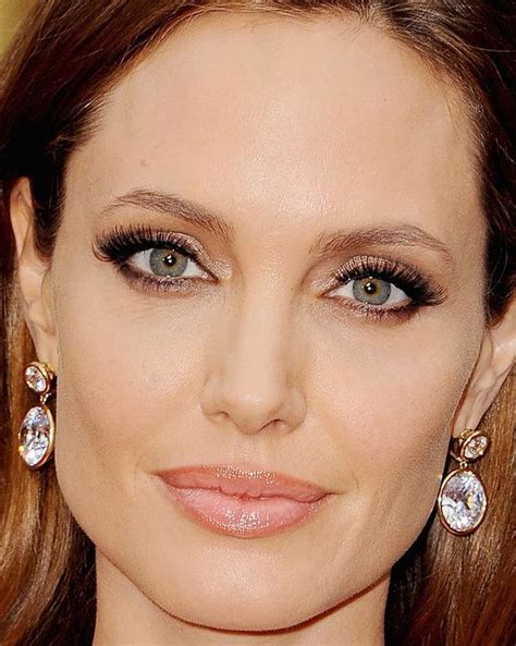 Angelina Jolie, Oscar 2014 | Angelina jolie makeup, Angelina jolie ...