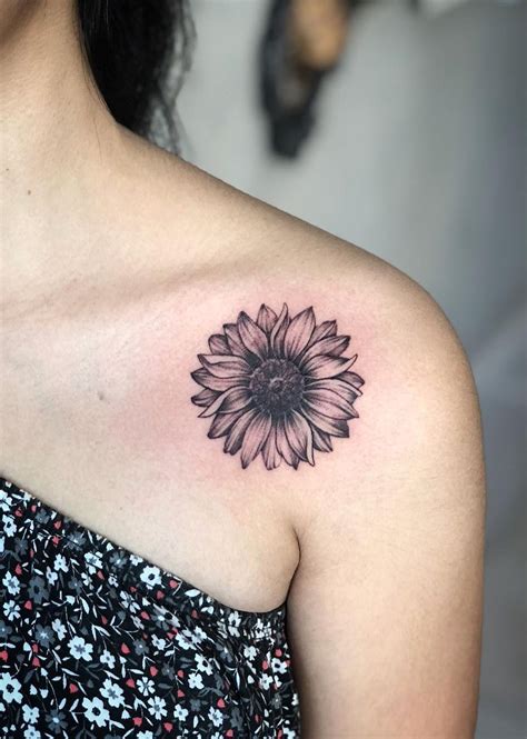 beautiful sunflower tattoo © tattoo artist Bia Nery Tattoo 💘🌻💘🌻💘🌻💘🌻💘 ...