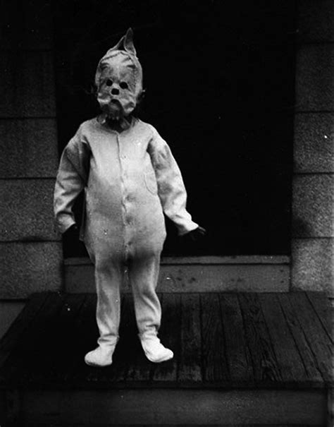 24 Creepy Vintage Photos That Will Haunt Your Dreams - Cabinet of ...