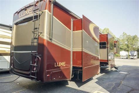 RV Review: Luxe Elite Fifth Wheels - RV Travel | Fifth wheel, Rv ...