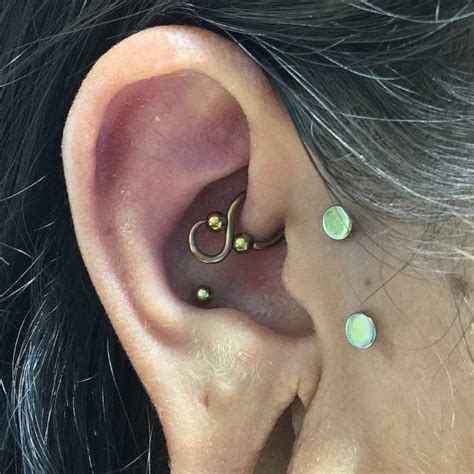 Daith Piercing [50 Ideas]: Pain Level, Healing Time, Cost, Experience ...