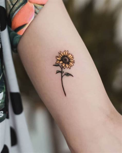 Top 87+ small sunflower tattoo on wrist best - thtantai2