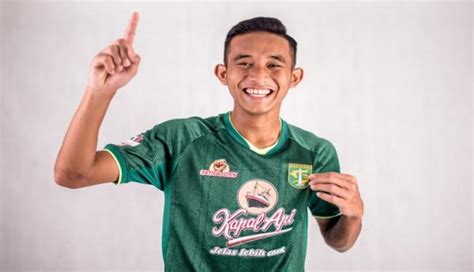 Intip Kegiatan Bek Persebaya Rizky Ridho di Bulan Ramadan