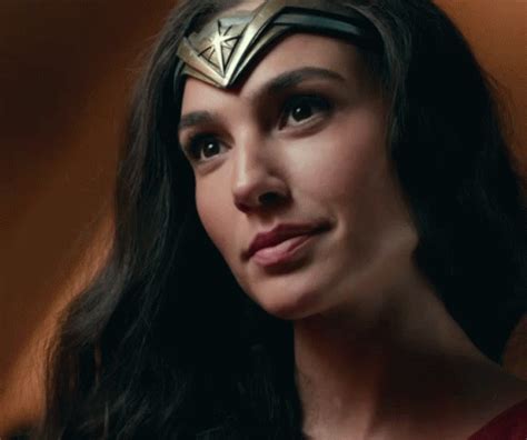 Wonder Woman Smile GIF - WonderWoman Smile Happy - Discover & Share GIFs