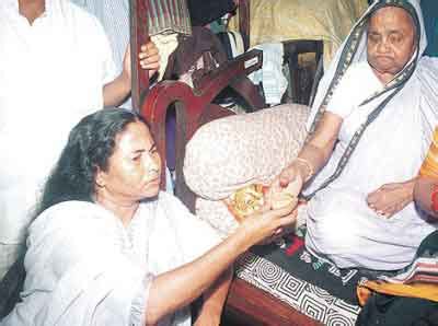 Mamata Banerjee Wiki, Age, Husband, Family, Biography & More - WikiBio