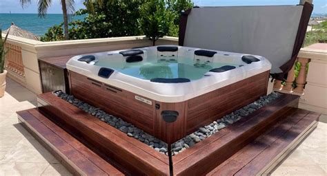 Best Hot Tubs For The Money Review Guide For 2020-2021 - Report ...