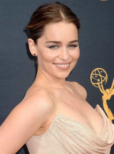 What Bra Size Is Emilia Clarke? | TheBetterFit