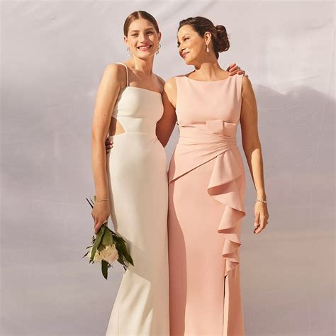 33 Best Mother of the Bride Dresses That Are Not Frumpy