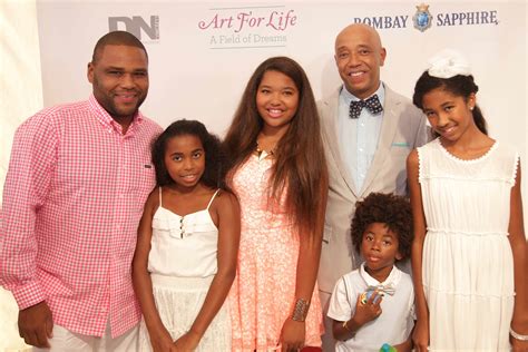 Russell Simmons Hosts 14th Annual Art For Life Gala [PHOTOS] – VIBE.com