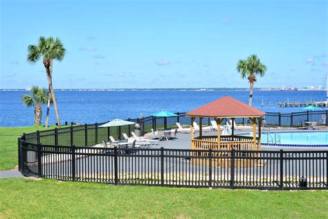 Quality Inn & Suites Gulf Breeze, FL - See Discounts