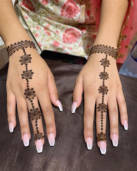 Easy Henna Designs for Back of Hands - Roman Nobjess