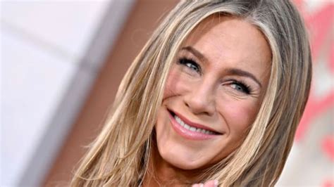 Jennifer Aniston Swears by Shani Darden’s Glowy Anti-Aging Serum - Parade