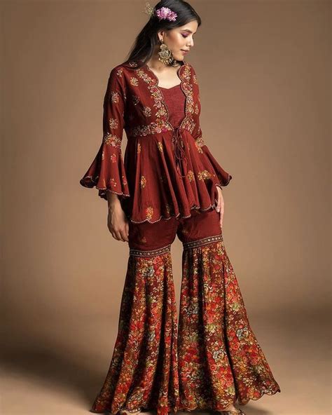 The Most Stellar Karwa Chauth Outfits All Newly-Wed Brides Will Love ...