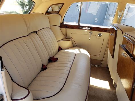 Gyereknap Zenekar Uluru rolls royce silver cloud interior Környező kis ...