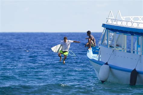 maldives surf charter