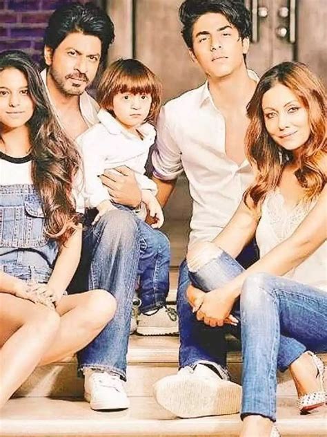 Gauri Khan dropped a stylish family pic featuring Shah Rukh Khan, Aryan ...