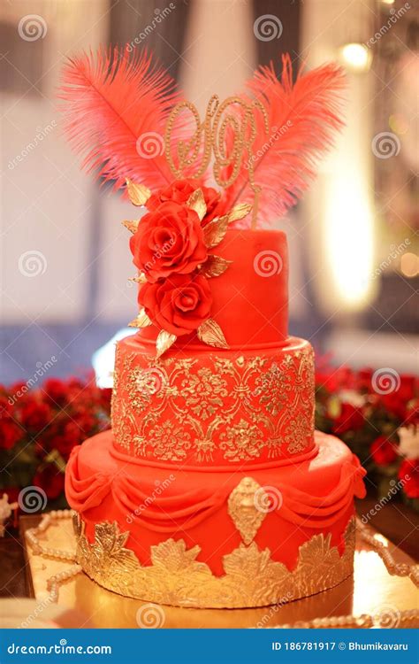 Red Lover Royal Happy Birthday Cake Stock Image - Image of birthday ...