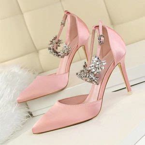 14 Of The Most Gorgeous Pink Wedding Shoes - The Glossychic