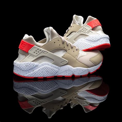 FLIGHT CLUB • Nike Air Huarache (at Flight Club)