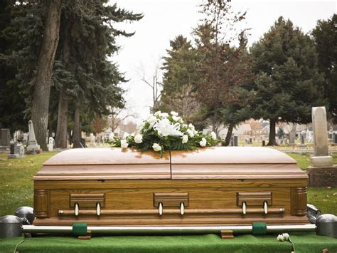 Mourning family buries wrong grandfather after funeral home mix-up ...