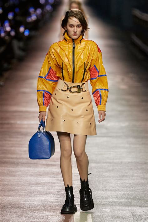 Louis Vuitton Pre-Fall 2023 Fashion Show | Pre fall fashion, Fashion ...