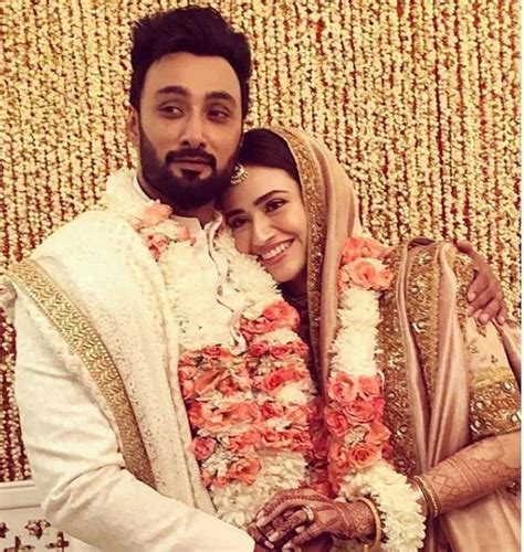 Umair Jaswal and Sana Javed Wedding Pics from Intimate Wedding Ceremony ...